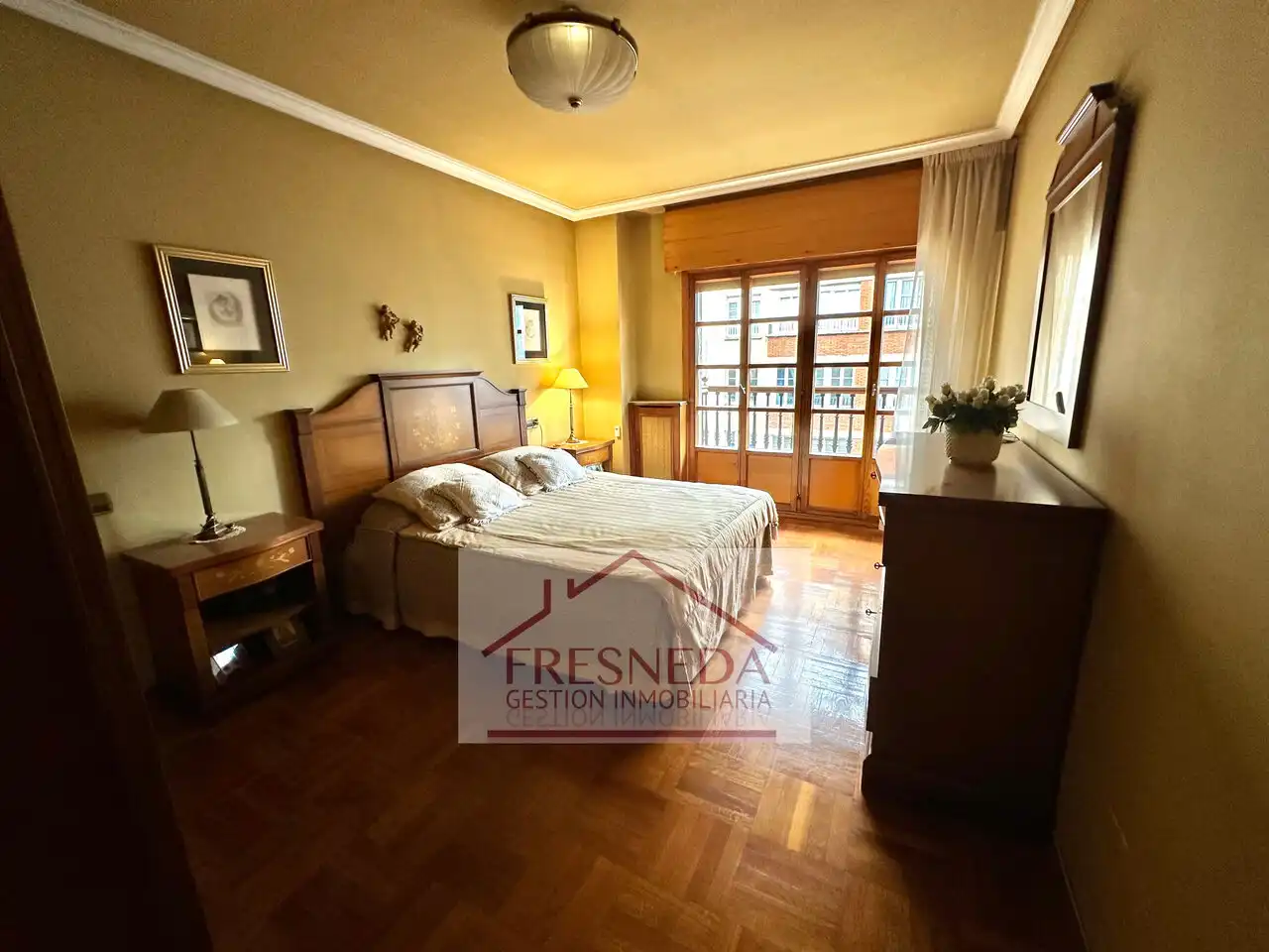 Habitación de Piso en venta en Oviedo  con Calefacción, Terraza y Trastero