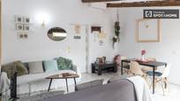 Living room of Flat to rent in  Madrid Capital  with Air Conditioner, Heating and Furnished