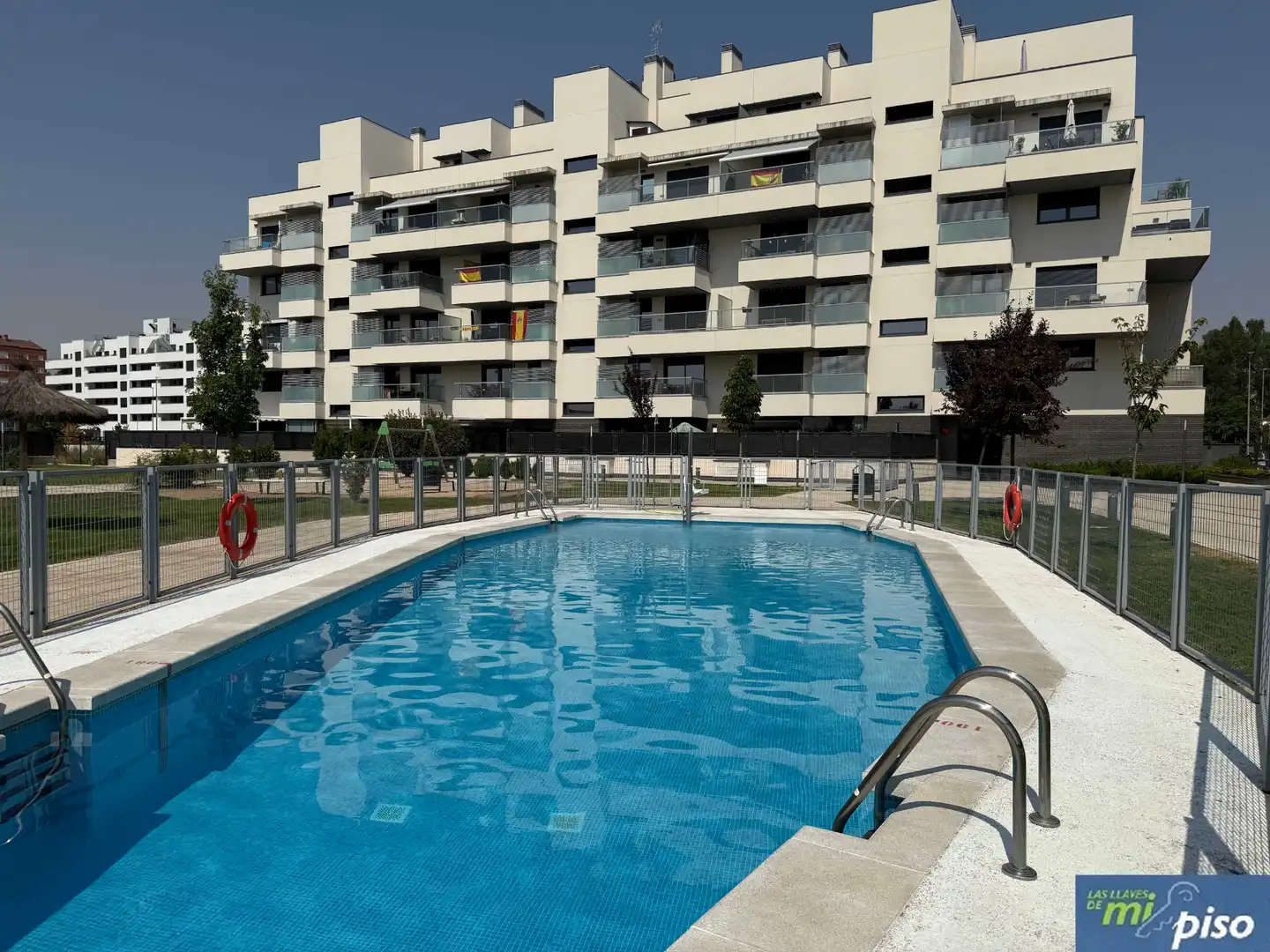 Schwimmbecken von Wohnung zum Verkauf in Valladolid mit Heizung, Privatgarten und Parkett