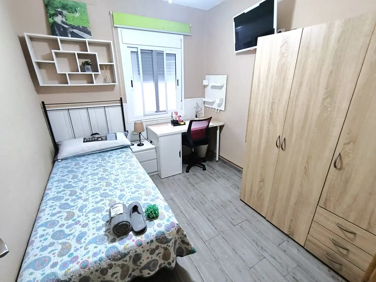 Dormitori de Planta baixa de lloguer en  Sevilla Capital amb Aire condicionat, Traster i Moblat