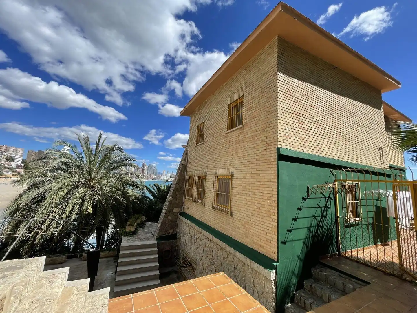 Vista exterior de Casa o chalet en venta en Benidorm con Aire acondicionado, Calefacción y Jardín privado