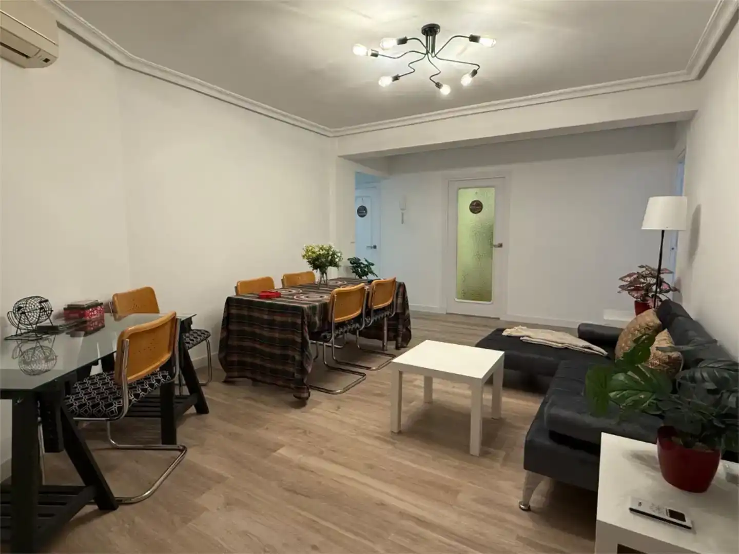 Menjador de Pis per a compartir en Madrid amb Aire condicionat, Jardí privat i Parquet