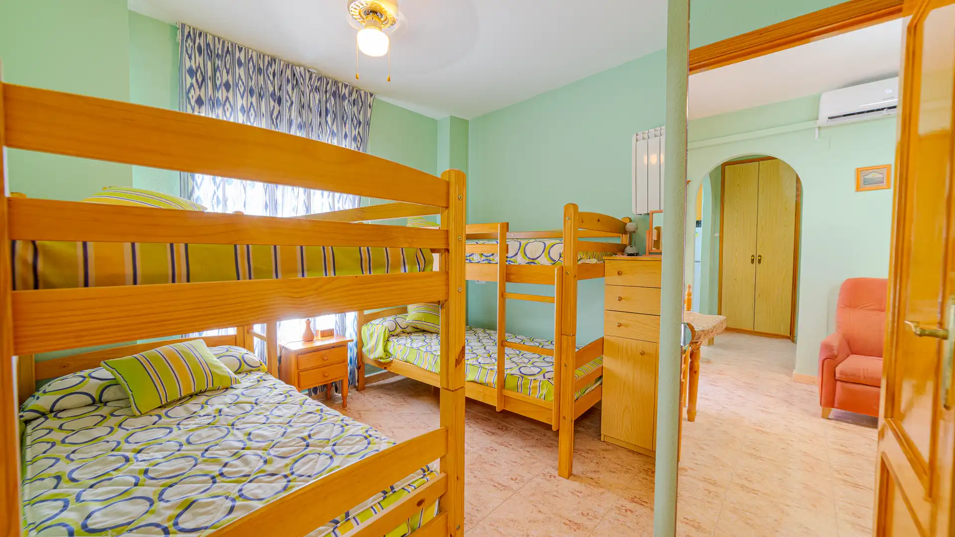 Schlafzimmer von Wohnung zum Verkauf in Torrevieja mit Klimaanlage, Heizung und Terrasse