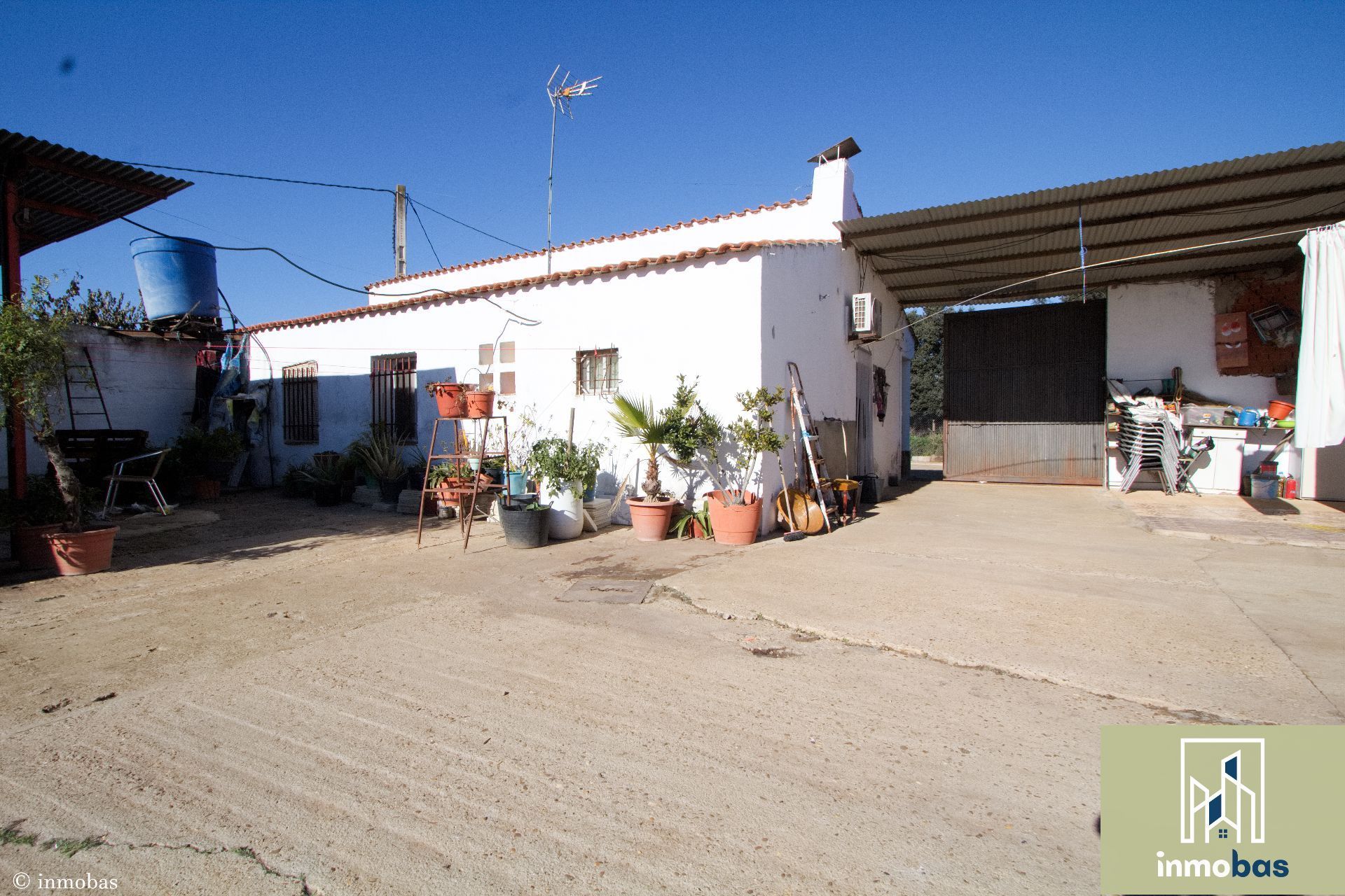 Vista exterior de Finca rústica en venda en Badajoz Capital amb Aire condicionat i Traster