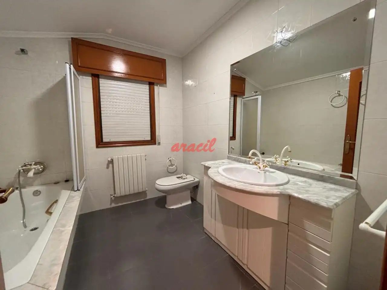 Bathroom of Houses for sale in Ourense Capital   with Heating, Private garden and Parquet flooring