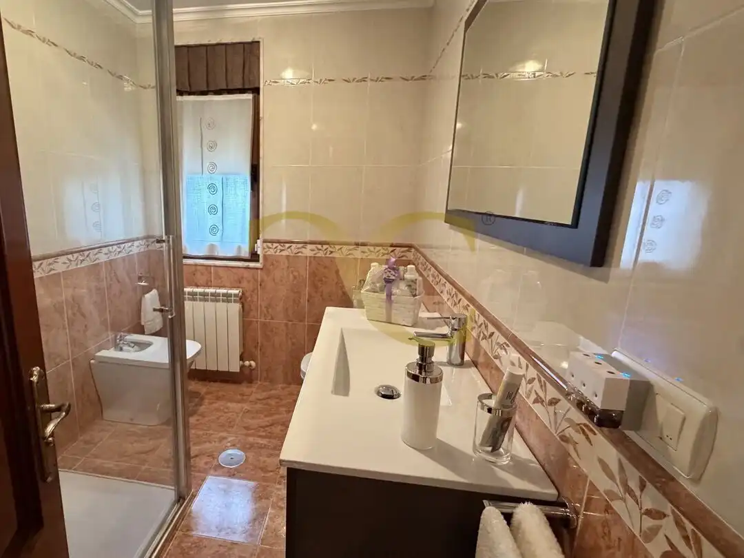Bany de Casa o xalet en venda en Navia amb Calefacció, Jardí privat i Traster