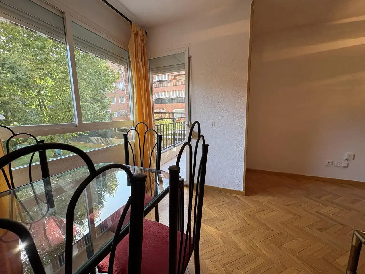 Wohnung zur Miete in Calle Ramón María del Valle Inclán, Espartales