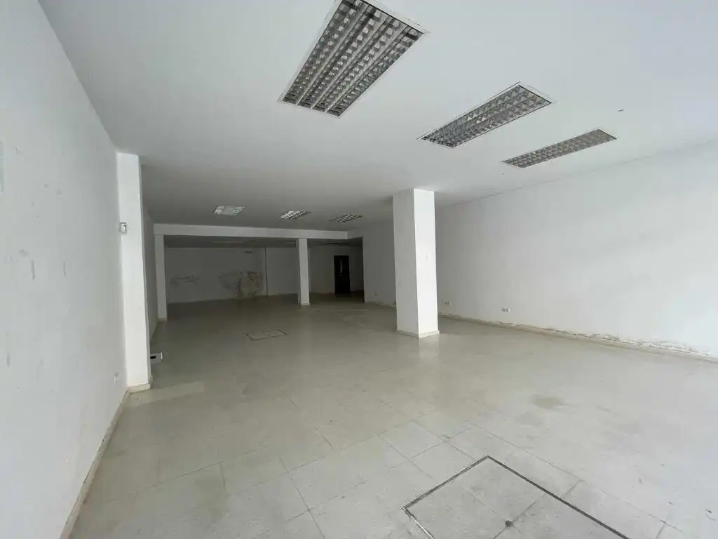 Local comercial en venta en Avenida Primero de Mayo, imagen 5