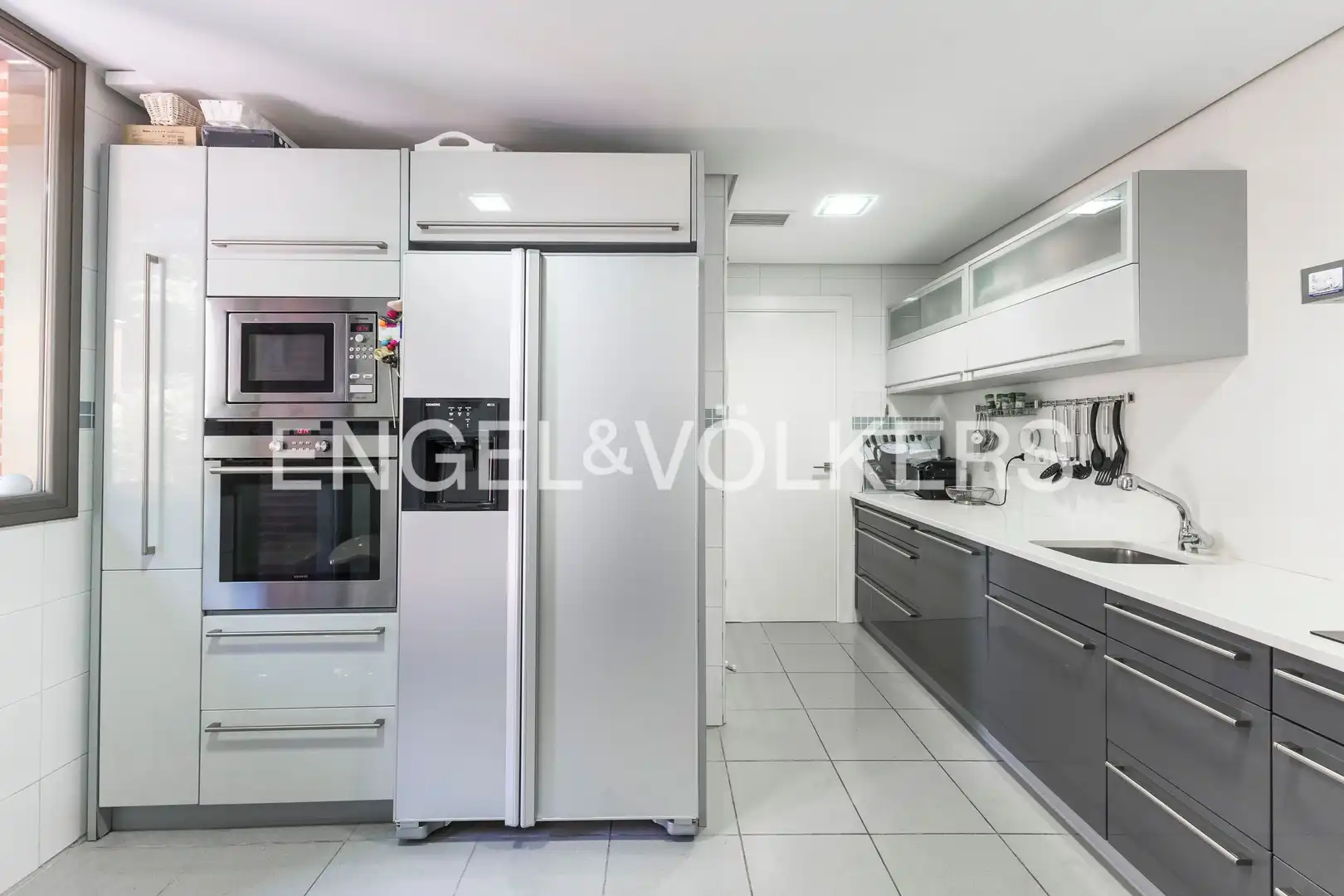 Cuina de Apartament en venda en Madrid amb Aire condicionat, Calefacció i Jardí privat