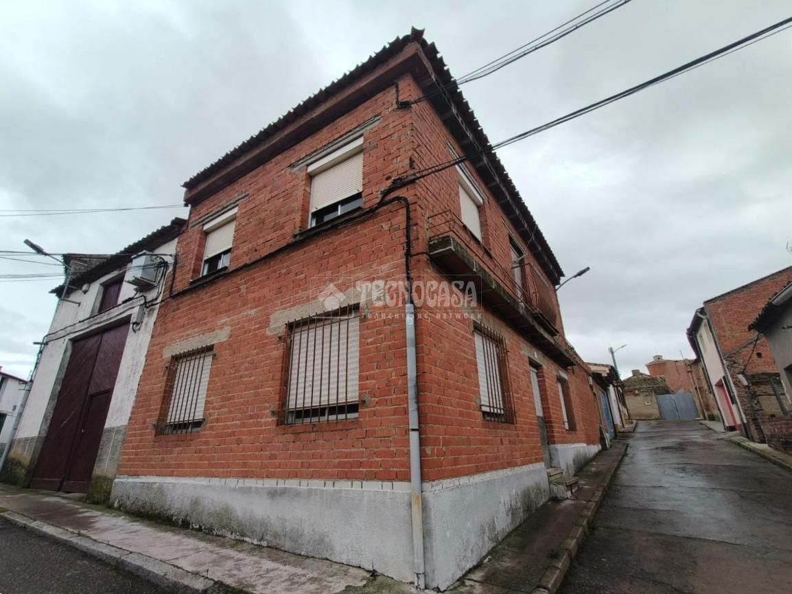 Exterior view of House or chalet for sale in Siete Iglesias de Trabancos