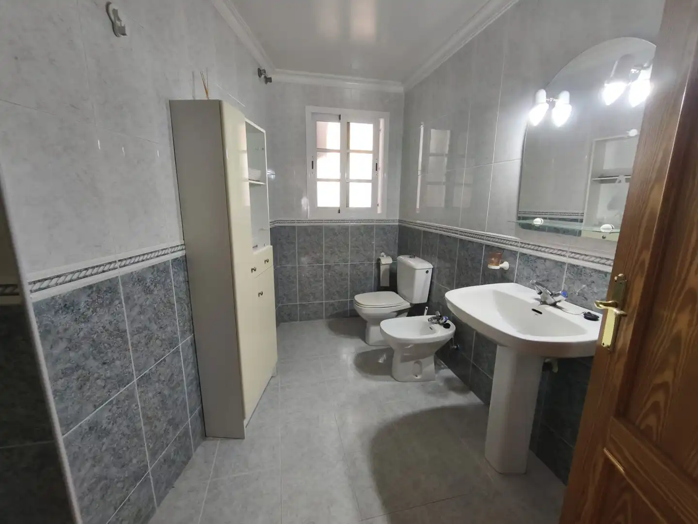 Baño de Piso de alquiler en Cártama con Terraza, Trastero y Amueblado