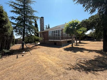 Vista exterior de Casa o xalet en venda en Valdemorillo amb Calefacció, Jardí privat i Terrassa