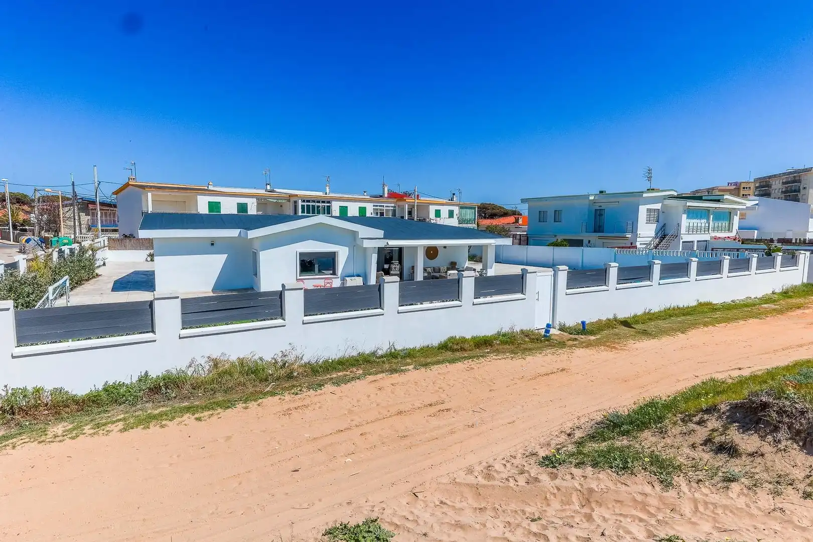 Vista exterior de Casa o chalet en venta en Punta Umbría con Aire acondicionado, Calefacción y Jardín privado