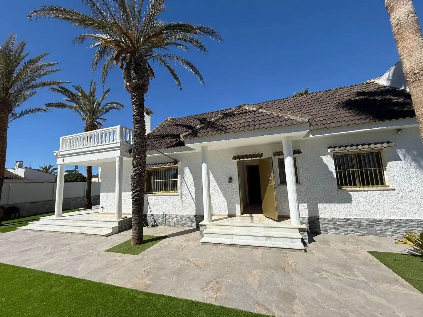 Vista exterior de Casa o chalet de alquiler en Orihuela con Aire acondicionado, Calefacción y Jardín privado