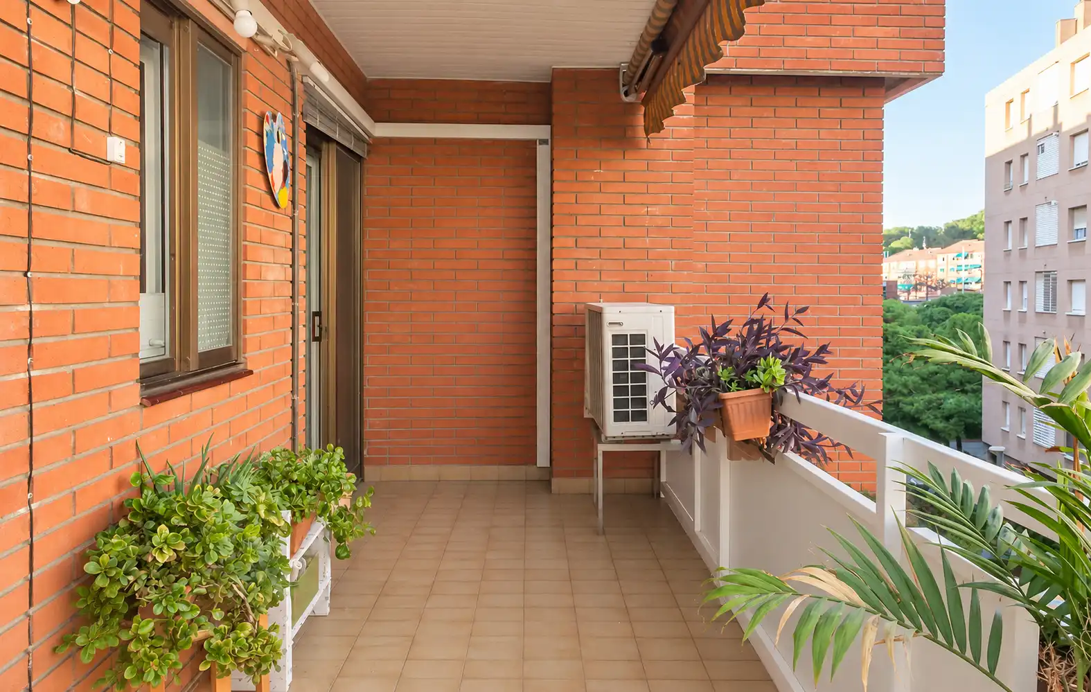 Piso con terraza en venta en Carrer de la Mare de Déu de Port 347, imagen 2