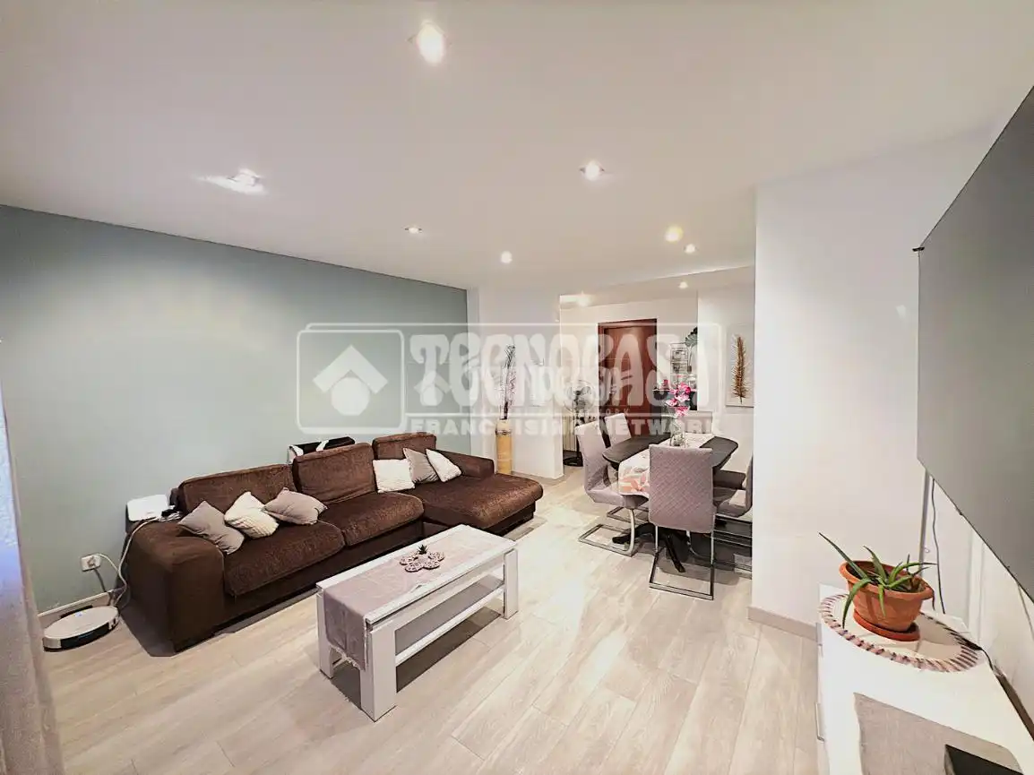 Sala de estar de Piso en venta en Cuenca con Calefacción, Parquet y Terraza