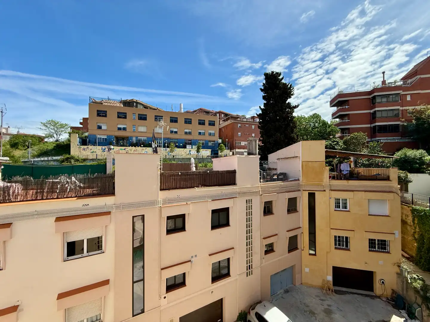 Vista exterior de Casa adosada en venta en Barcelona con Calefacción, Terraza y Balcón