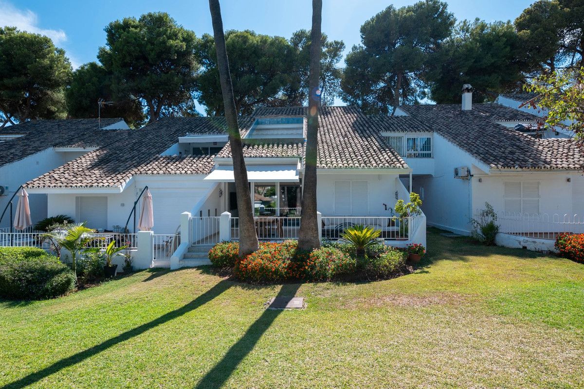 Jardí de Casa o xalet de lloguer en Marbella amb Aire condicionat, Terrassa i Moblat