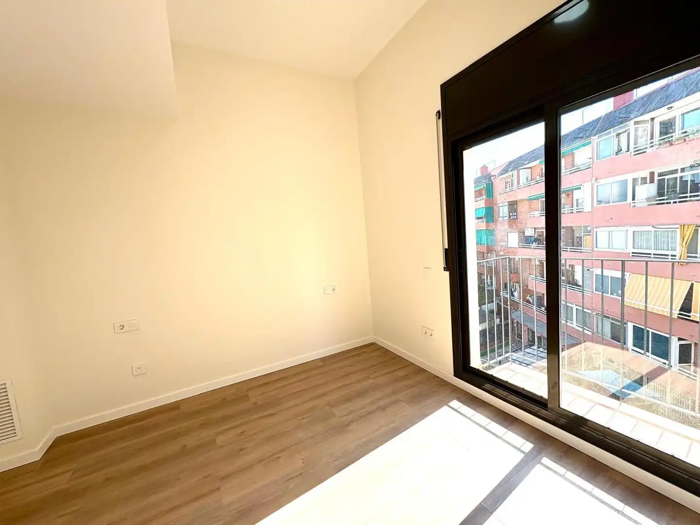 Habitación de Ático en venta en Santa Perpètua de Mogoda con Aire acondicionado, Calefacción y Parquet