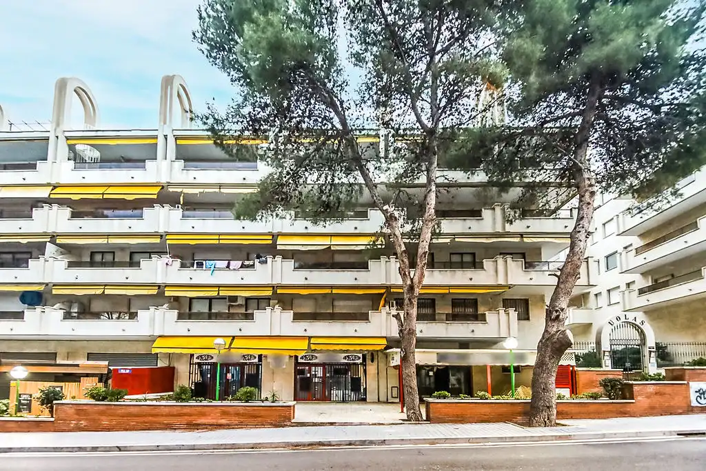 Vista exterior de Local en venda en Salou