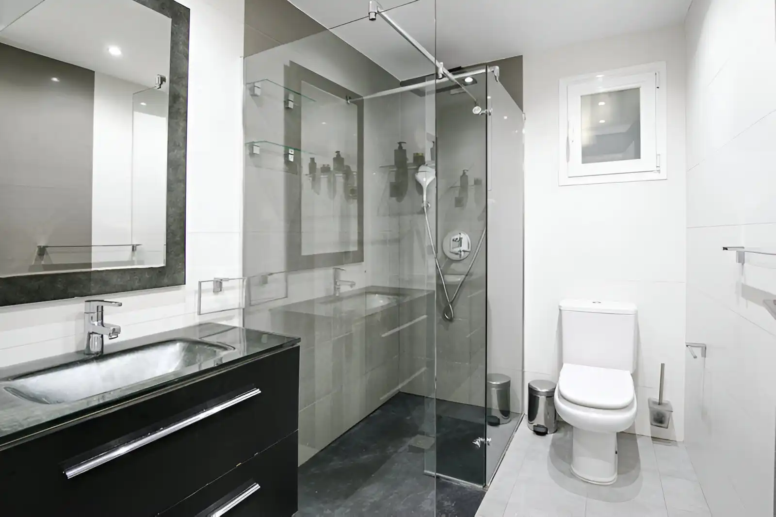 Baño de Casa o chalet en venta en Marbella con Aire acondicionado, Jardín privado y Terraza