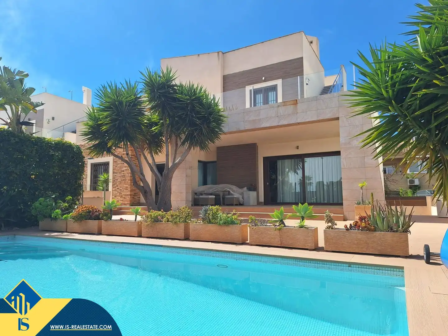 Chalet con jardín en venta en Nueva Torrevieja - Aguas Nuevas