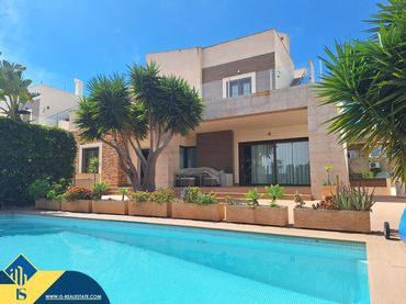 Villa avec jardin à vendre à Nueva Torrevieja - Aguas Nuevas