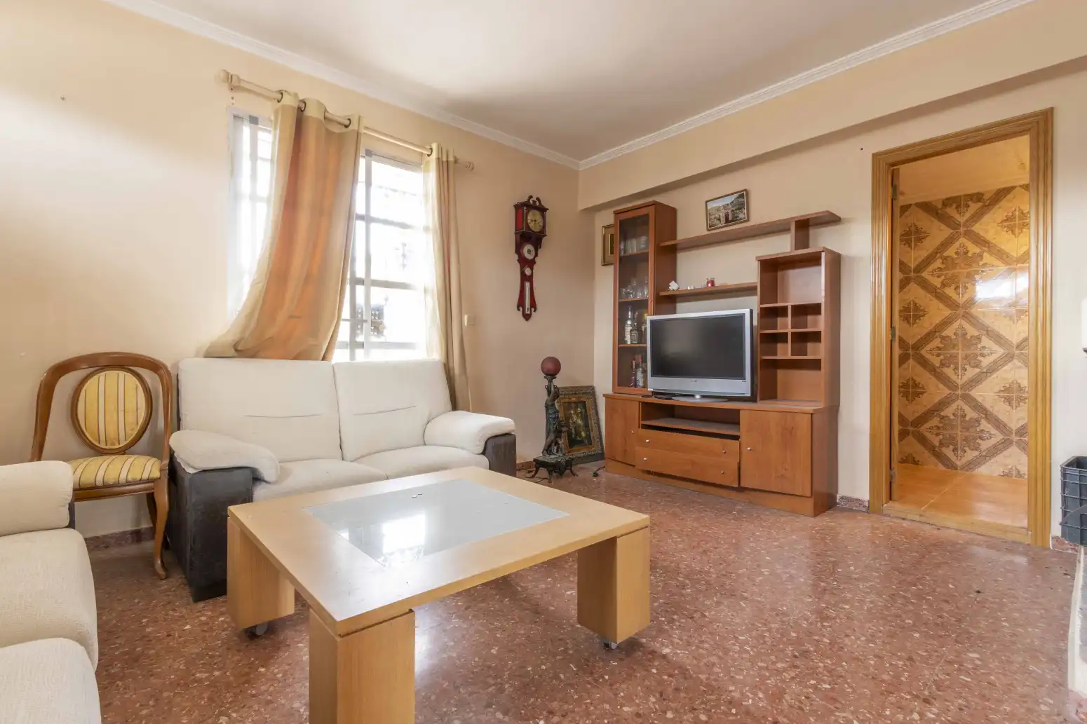 Sala de estar de Casa o chalet en venta en Calles con Jardín privado, Terraza y Piscina