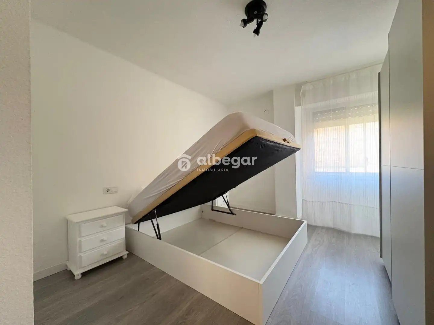 Dormitori de Pis de lloguer en Valencia amb Aire condicionat, Parquet i Terrassa
