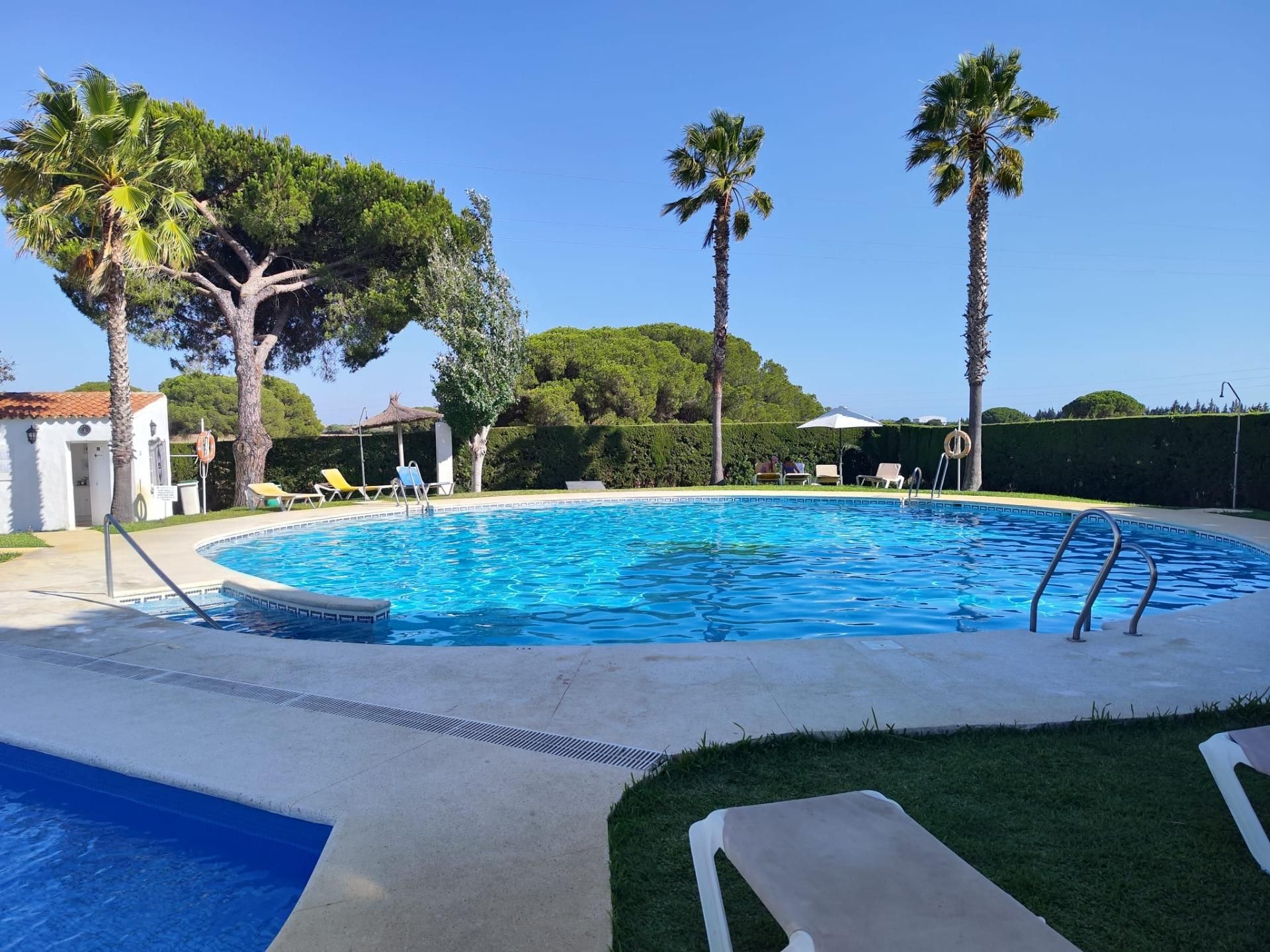 Piscina de Casa adosada en venta en Chiclana de la Frontera con Aire acondicionado, Jardín privado y Terraza