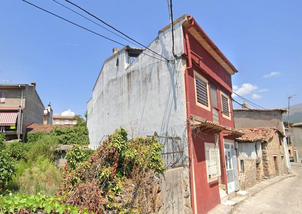 Vista exterior de Edifici en venda en La Adrada 