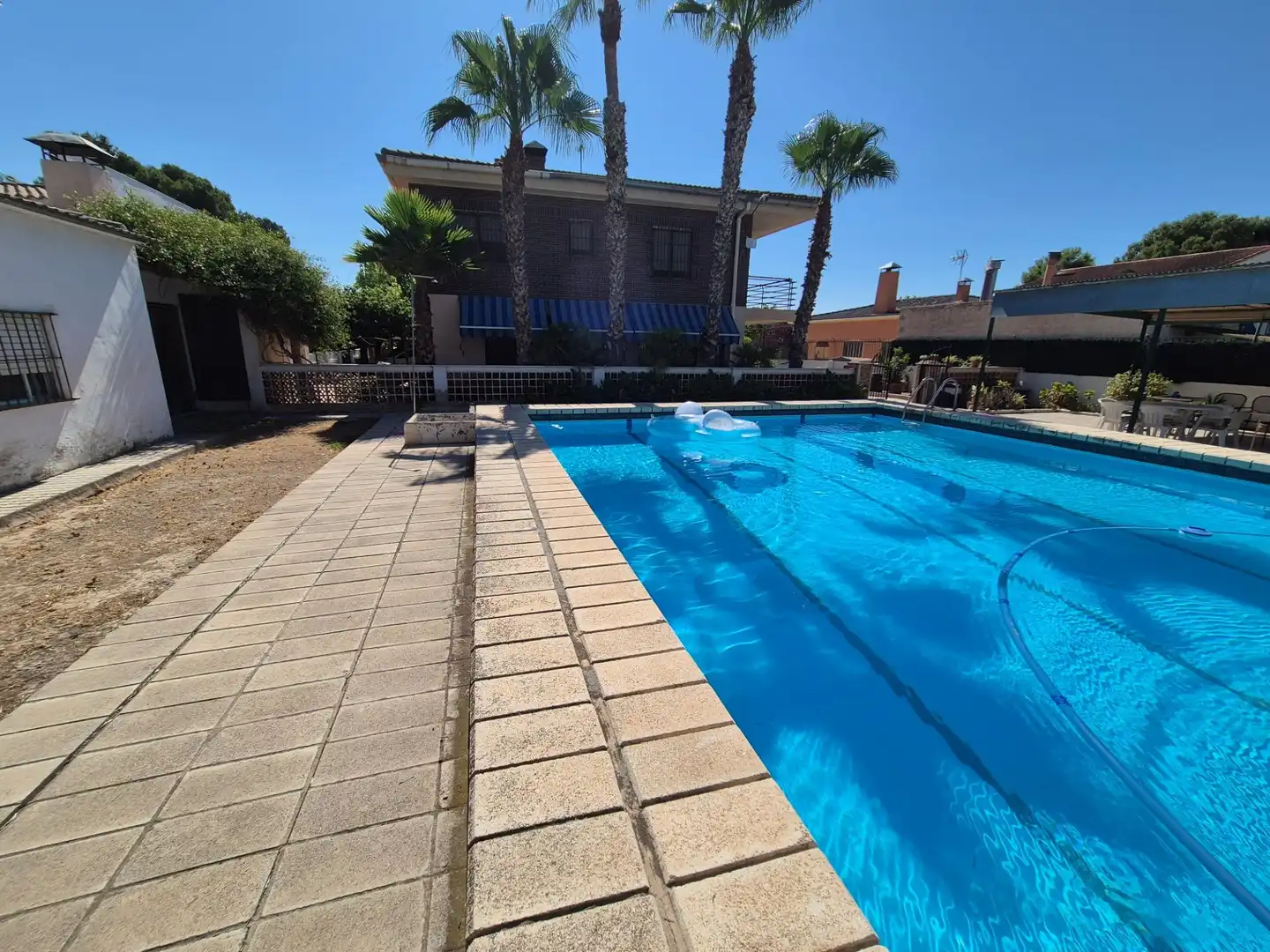 Piscina de Casa o xalet en venda en Elda amb Jardí privat, Terrassa i Traster