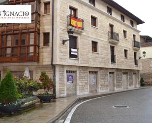 Vista exterior de Pis en venda en Villarcayo de Merindad de Castilla la Vieja amb Calefacció, Parquet i Moblat