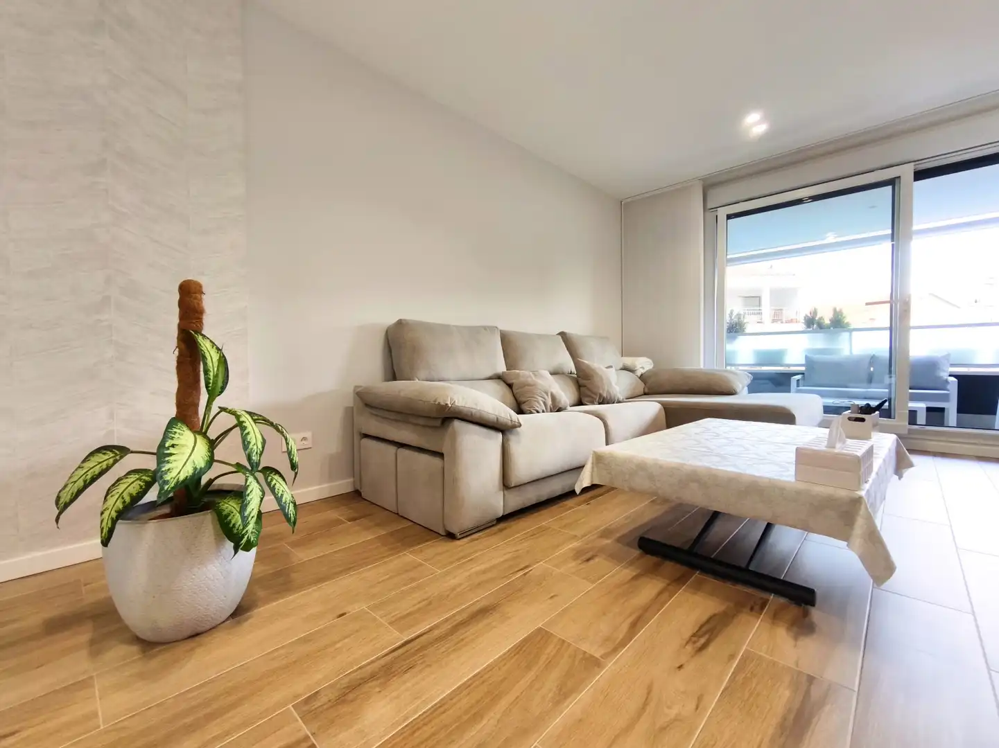 Wohnzimmer von Wohnung zum Verkauf in  Logroño mit Heizung, Privatgarten und Parkett