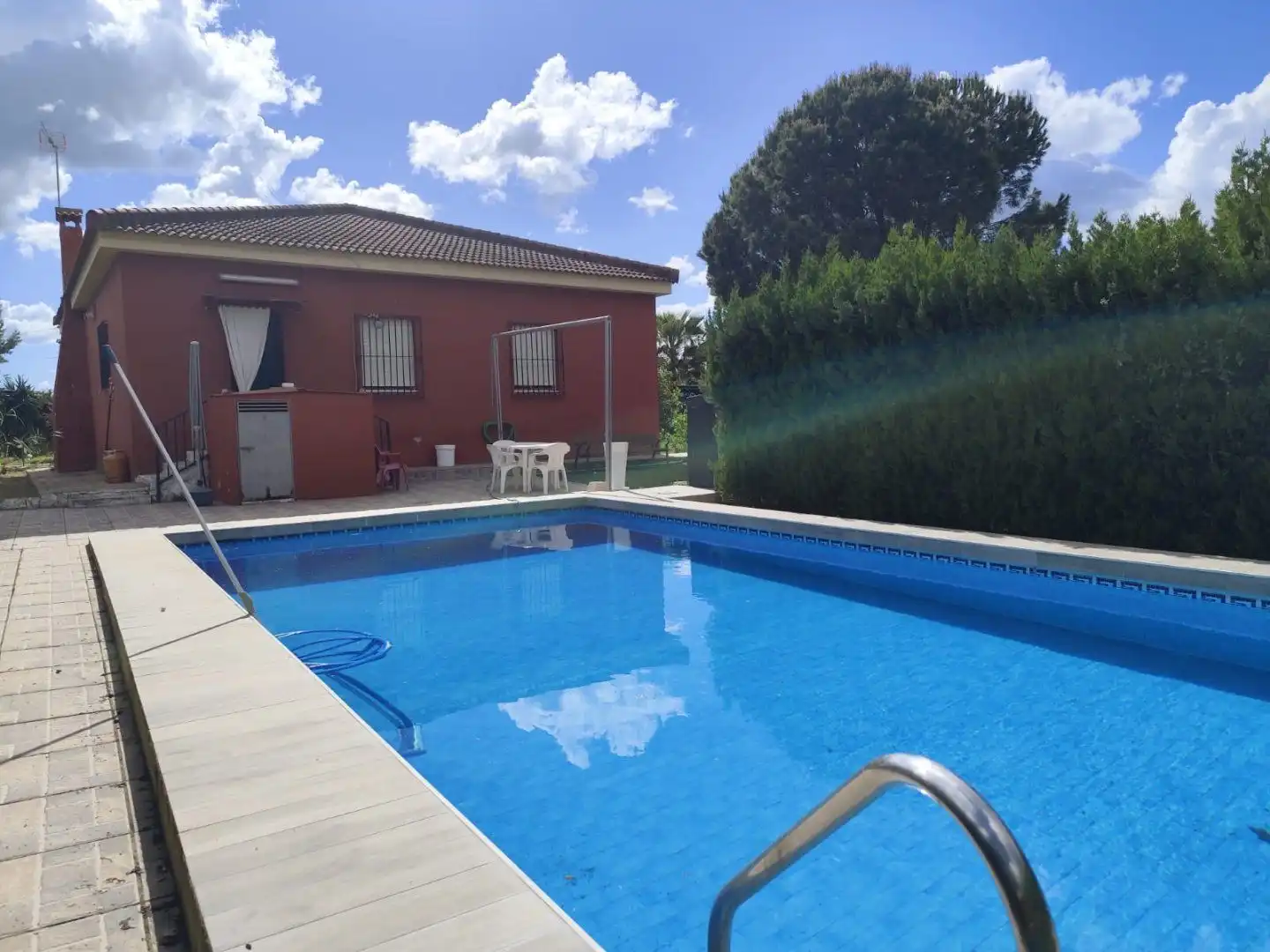 Piscina de Casa o xalet en venda en Hinojos amb Jardí privat, Terrassa i Traster