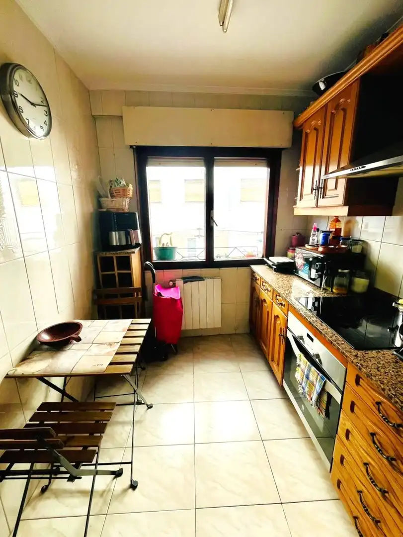 Cuina de Pis en venda en Oviedo  amb Calefacció i Moblat