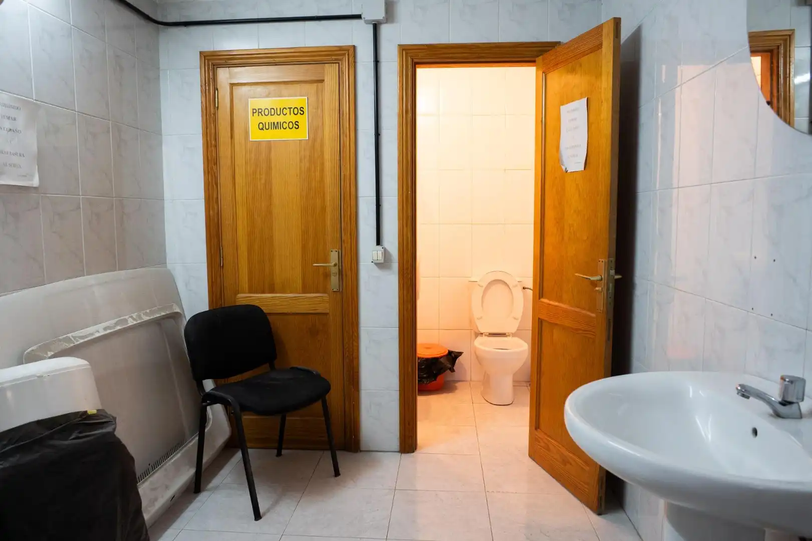 Badezimmer von Fabrikhallen zum Verkauf in Telde