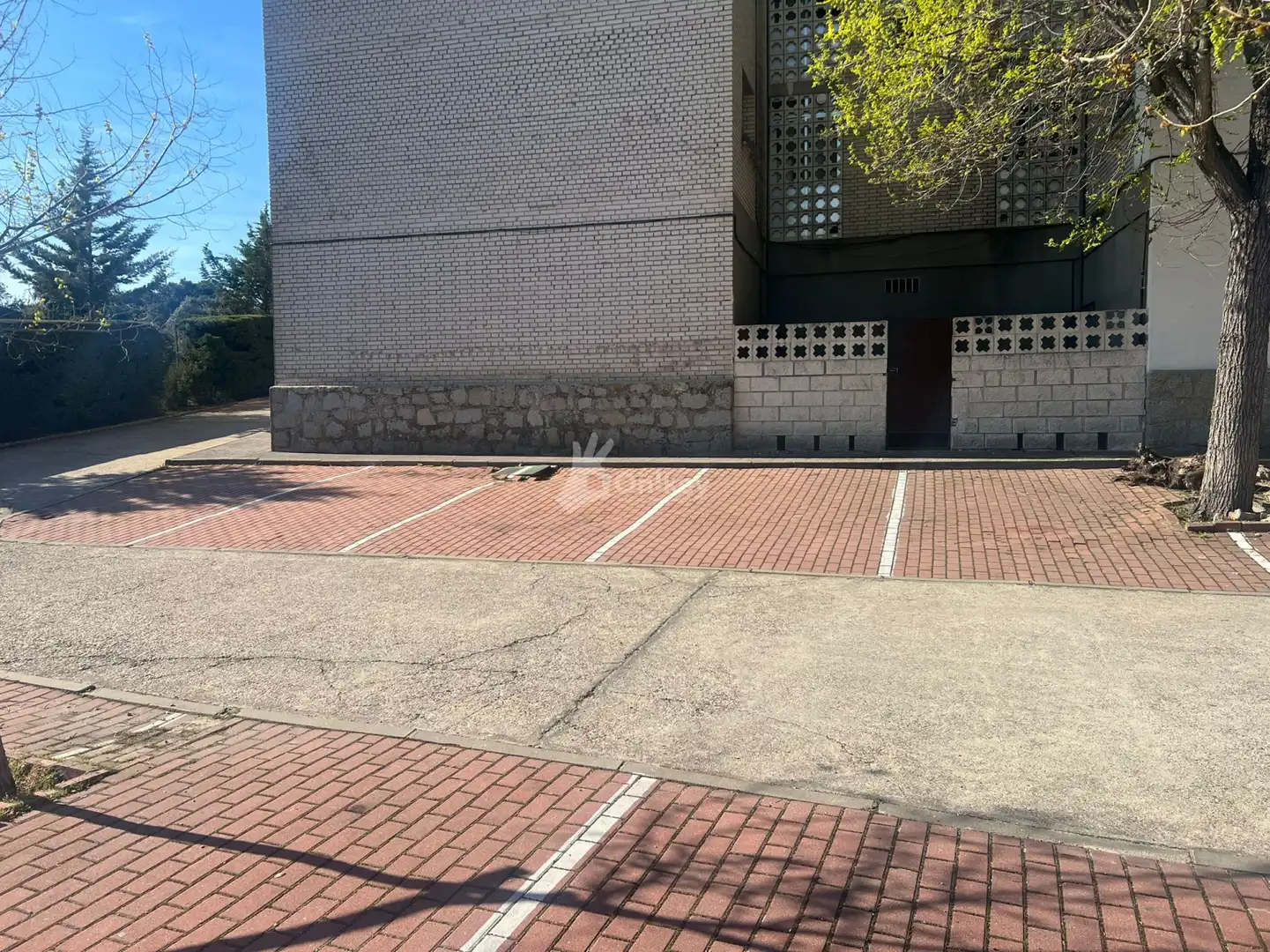 Parkplatz von Wohnung zum Verkauf in Fresnedillas de la Oliva mit Klimaanlage, Heizung und Privatgarten