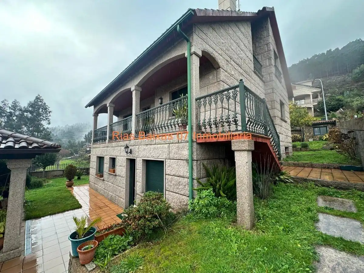 Xalet amb terrassa en venda a Mos