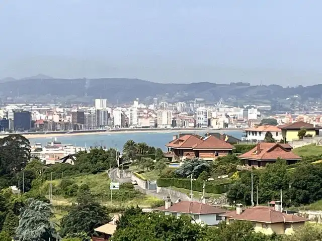Vista exterior de Casa o xalet en venda en Gijón  amb Calefacció i Terrassa