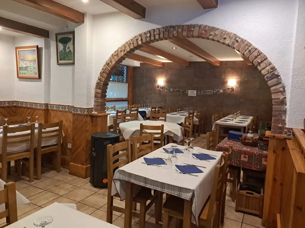 Local en traspaso en Alp con Calefacción, Parquet y Terraza