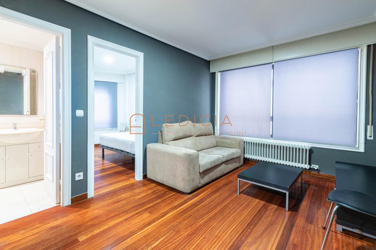 Living room of Flat for sale in Vigo   with Heating, Storage room and Furnished