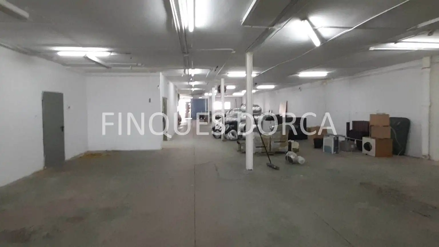 Industrial buildings for sale in Centre
