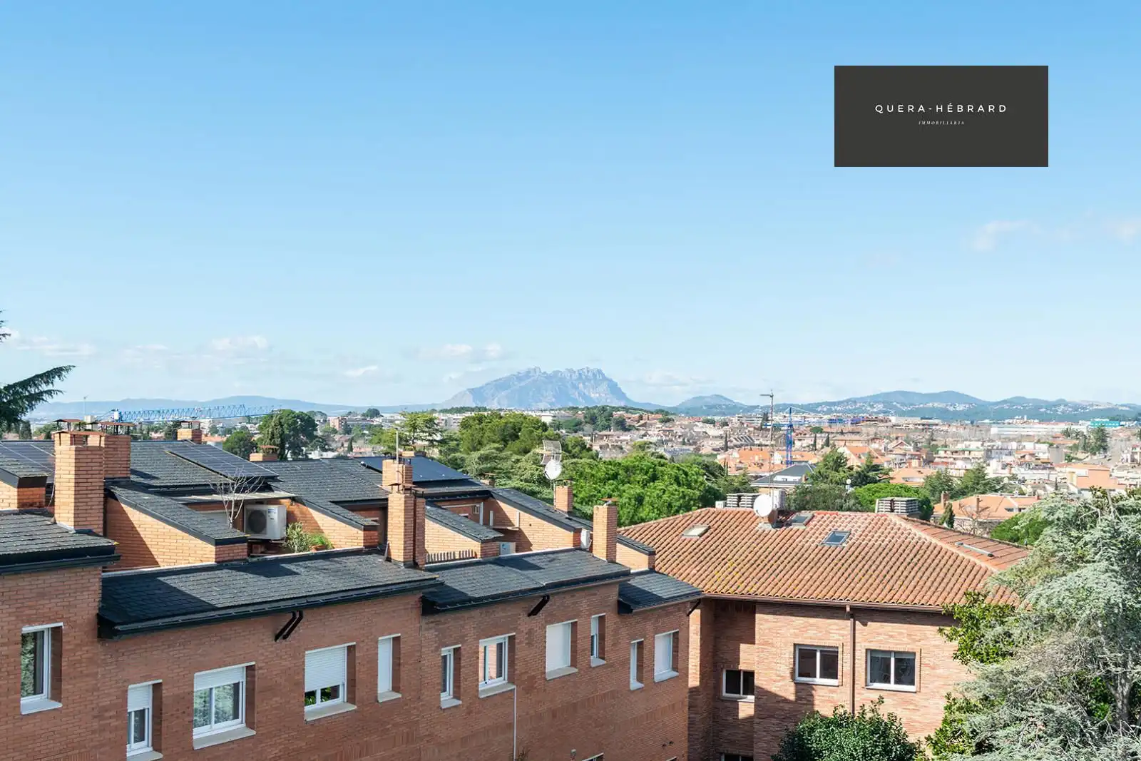 Vista exterior de Casa adosada en venta en Sant Cugat del Vallès con Calefacción, Parquet y Terraza