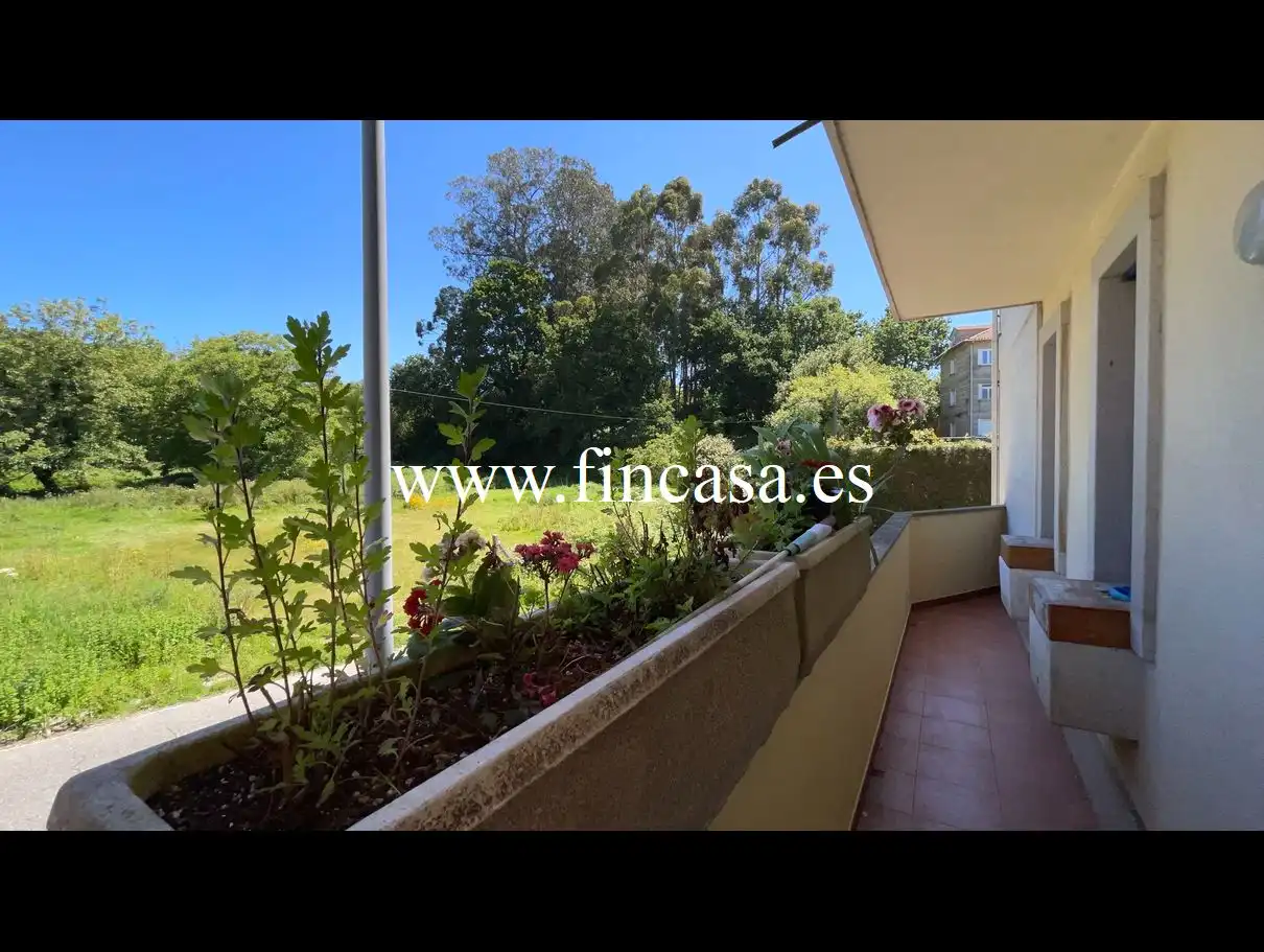 Piso en venta en Nigrán con Calefacción, Jardín privado y Parquet