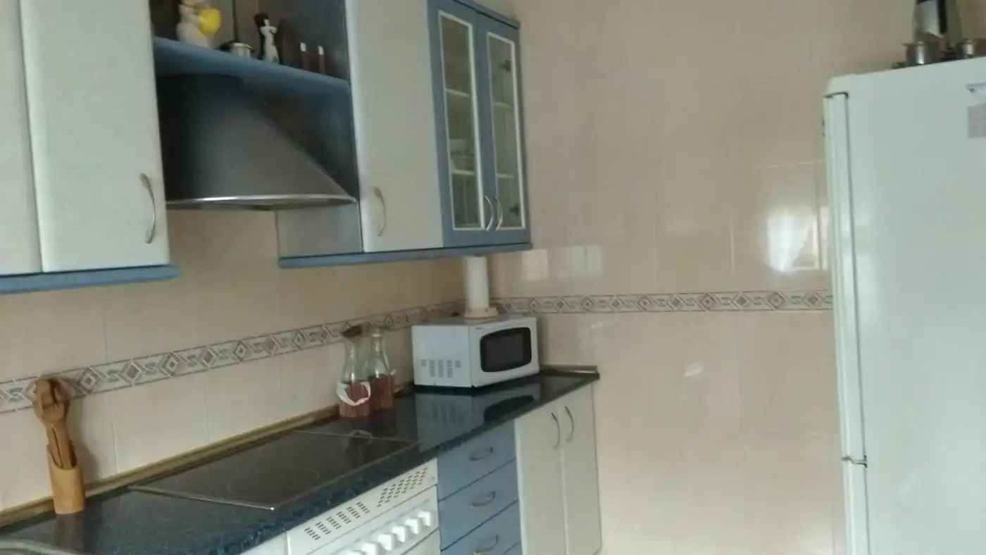 Cuina de Casa o xalet en venda en Chozas de Canales amb Calefacció, Jardí privat i Terrassa