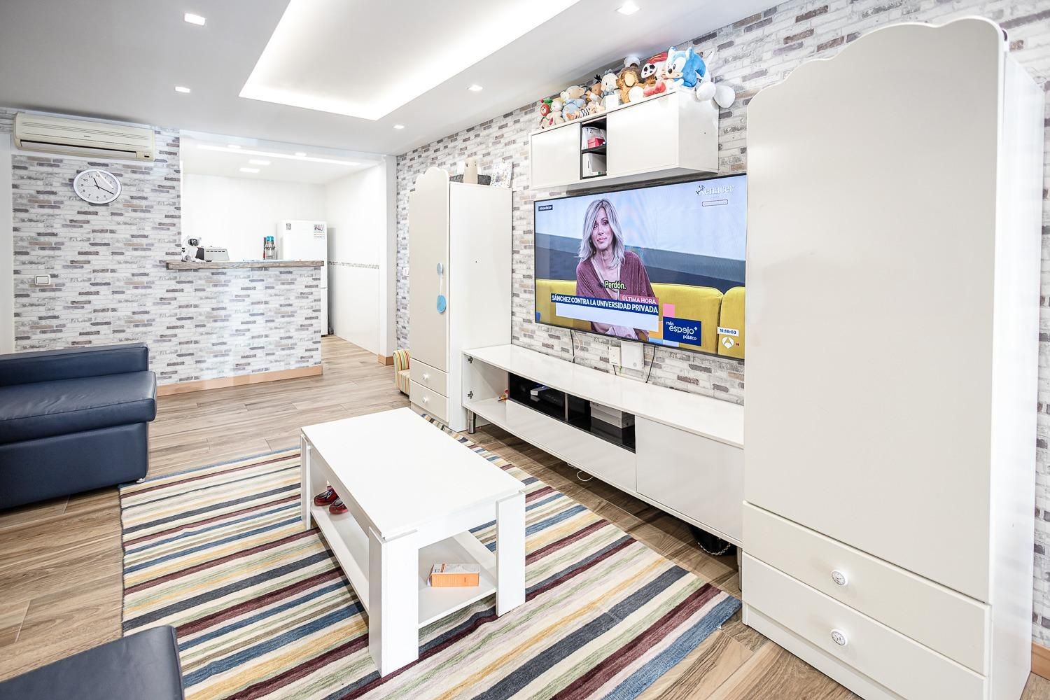 Sala d'estar de Casa o xalet en venda en Fuengirola amb Aire condicionat, Calefacció i Jardí privat