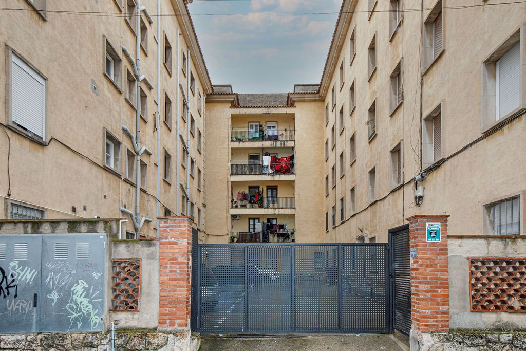 Vista exterior de Piso en venta en Figueres