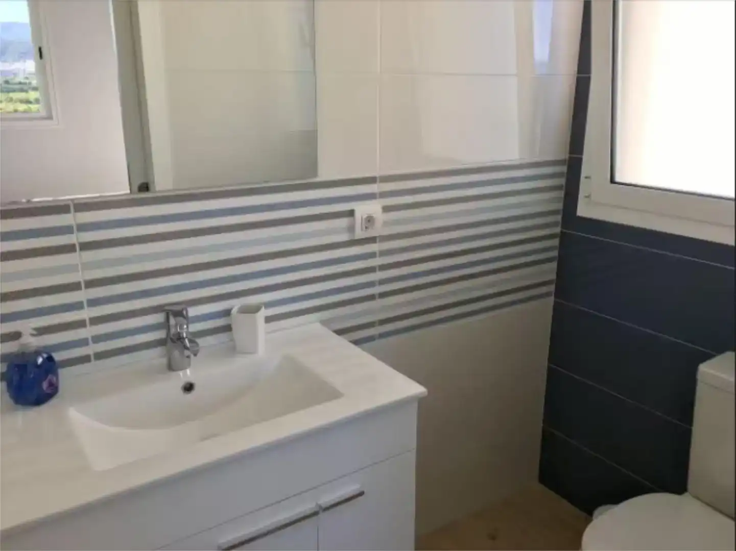 Bany de Pis de lloguer en Oliva amb Aire condicionat, Piscina i Moblat