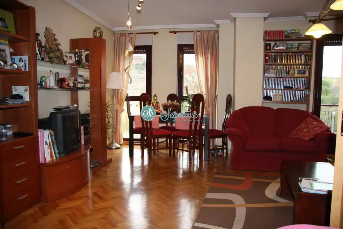 Sala d'estar de Pis en venda en Segovia amb Traster i Moblat
